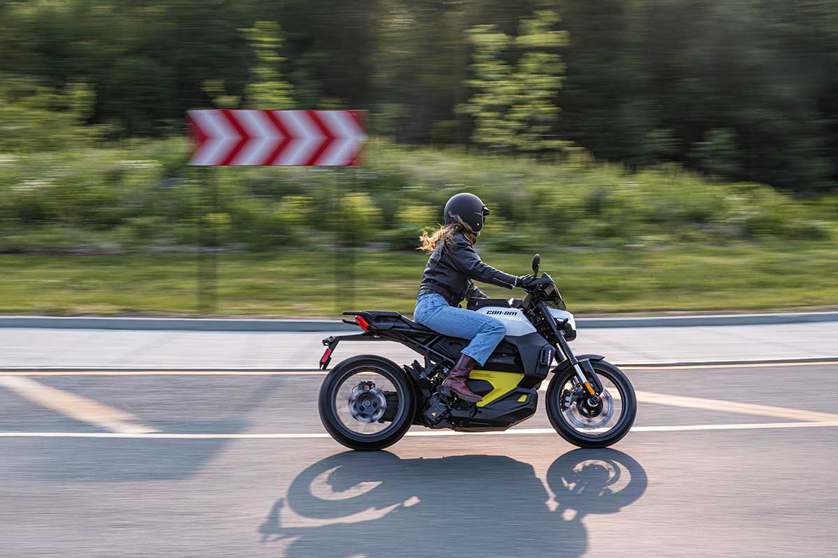 ONRD 2WV MY26 PULSE STD BrightWhite Action 11383 RGB