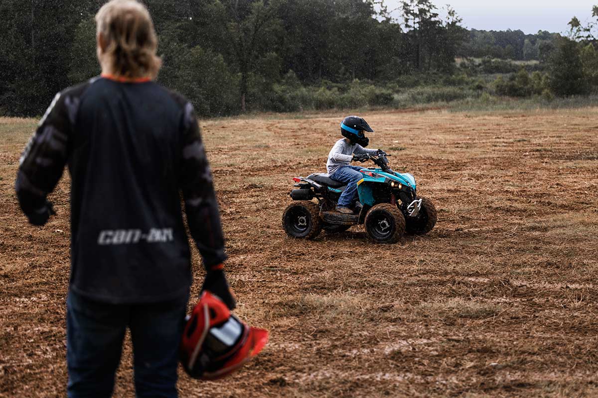 ORV ATV MY23 REN Family Action W9A0456 RGB