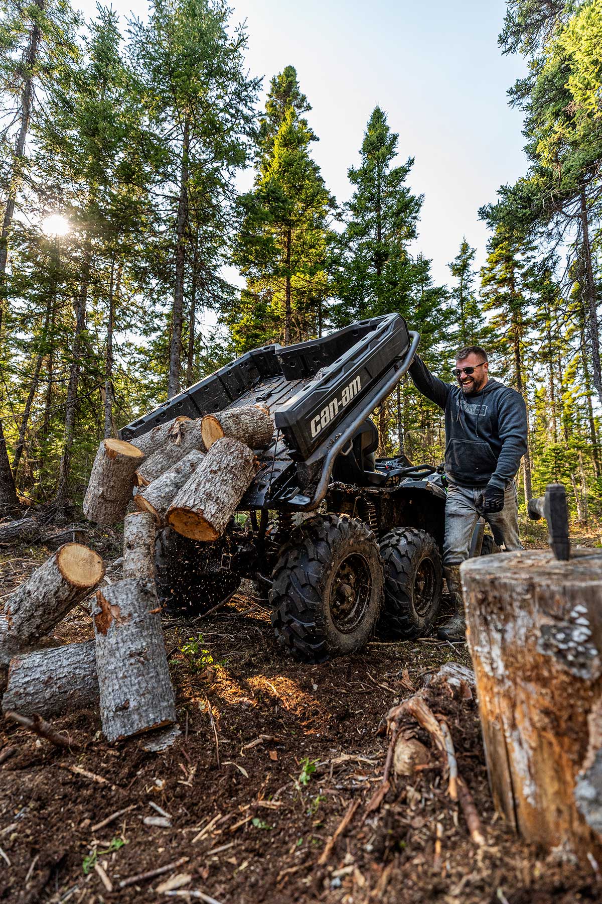 ORV MY26 OUT MAX 6x6 DPS GraniteGrey Lifestyle 0072 RGB